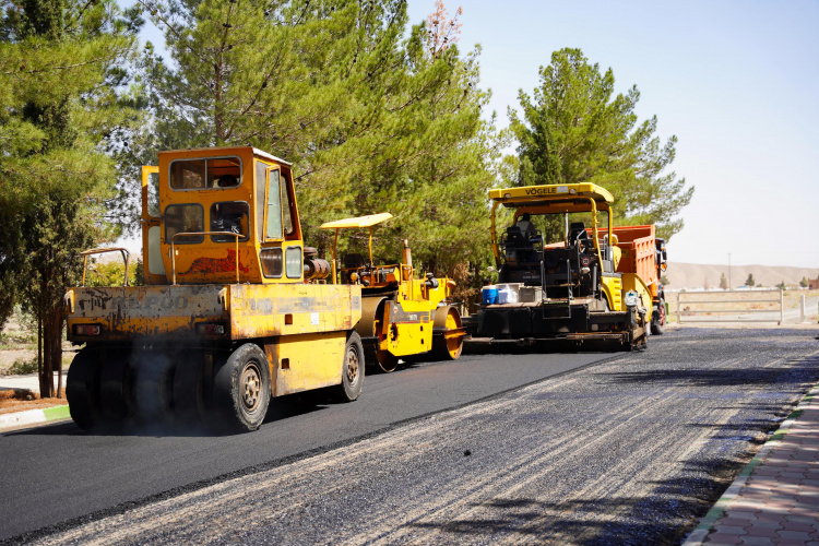 مرمت ۹ هزار مترمربع از آسفالت محوطه دانشگاه بیرجند انجام شد